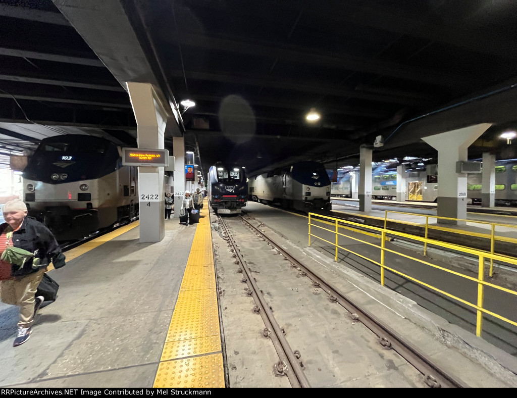 Union Station South Concourse on a Wednesday Morning